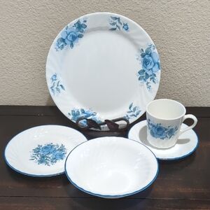 Vintage Corelle Blue Velvet Five (5) Piece Dinnerware Place Setting
